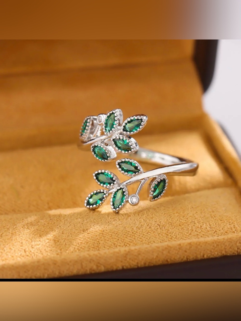 Silver Leaf Ring with Emerald Green Crystal Stones - Picture 2 of 4
